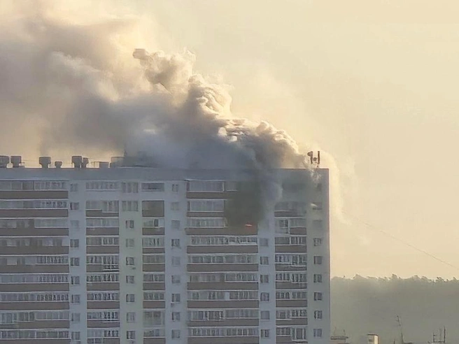 Возгорание произошло в квартире на 24 этаже высотного дома | Источник: читатель E1.RU