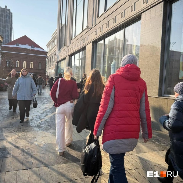 На улице уже вовсю греет солнышко  | Источник: Дарья Манохина / E1.RU