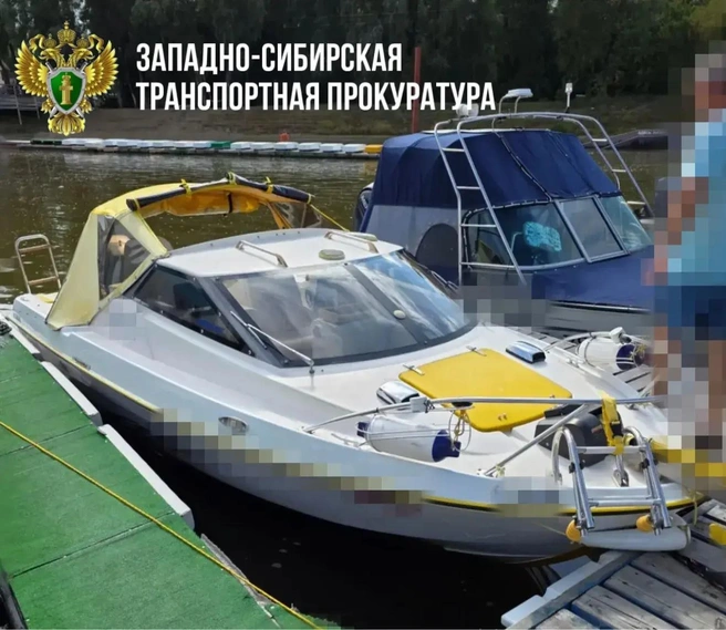 Та самая яхта, на которой возили омичей | Источник: «Западно-Сибирская транспортная прокуратура» / max.ru