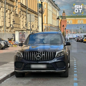 Семья ездила на машине представительского класса люкс 