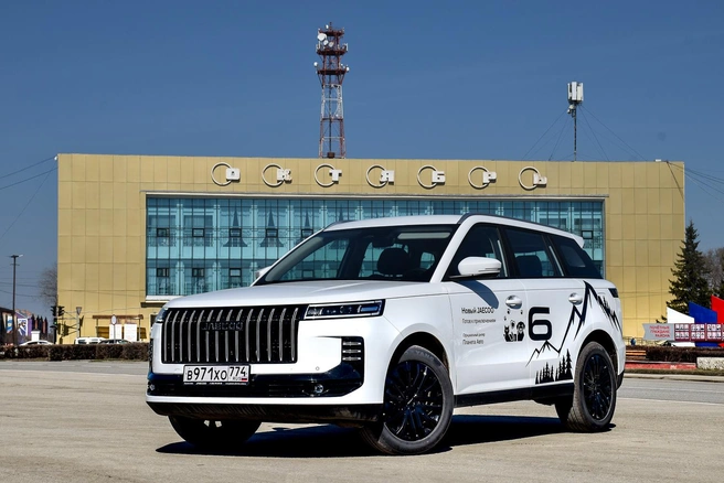 Jaecoo J6 построен на базе «четверки», а увеличение длины достигнуто за счет свесов | Источник: Артем Краснов