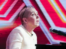 Пугачева плохо перепела хиты, Муравьева открестилась от былых дифирамбов. Кто задел Жанну Рождественскую