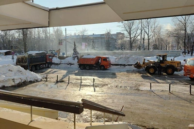 Opera Theater Staff Walk Foundation to Escape Flood