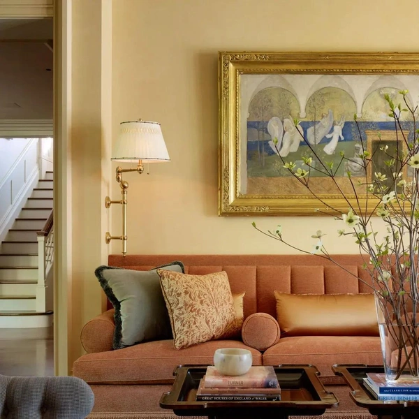 Мини-тренд 2026: диваны с бахромой