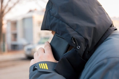 Мошенники заставили пенсионерку отправить 2 млн рублей посылкой