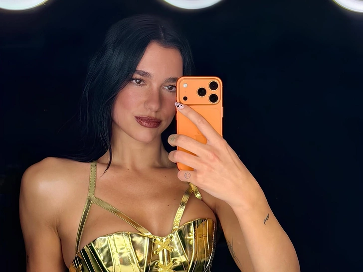 Цвет сезона — оранжевый, как и новый IPhone: 5 выигрышных сочетаний в одежде | marieclaire.ru
