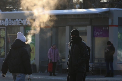 Врач: почему на морозе болит голова и как согреться