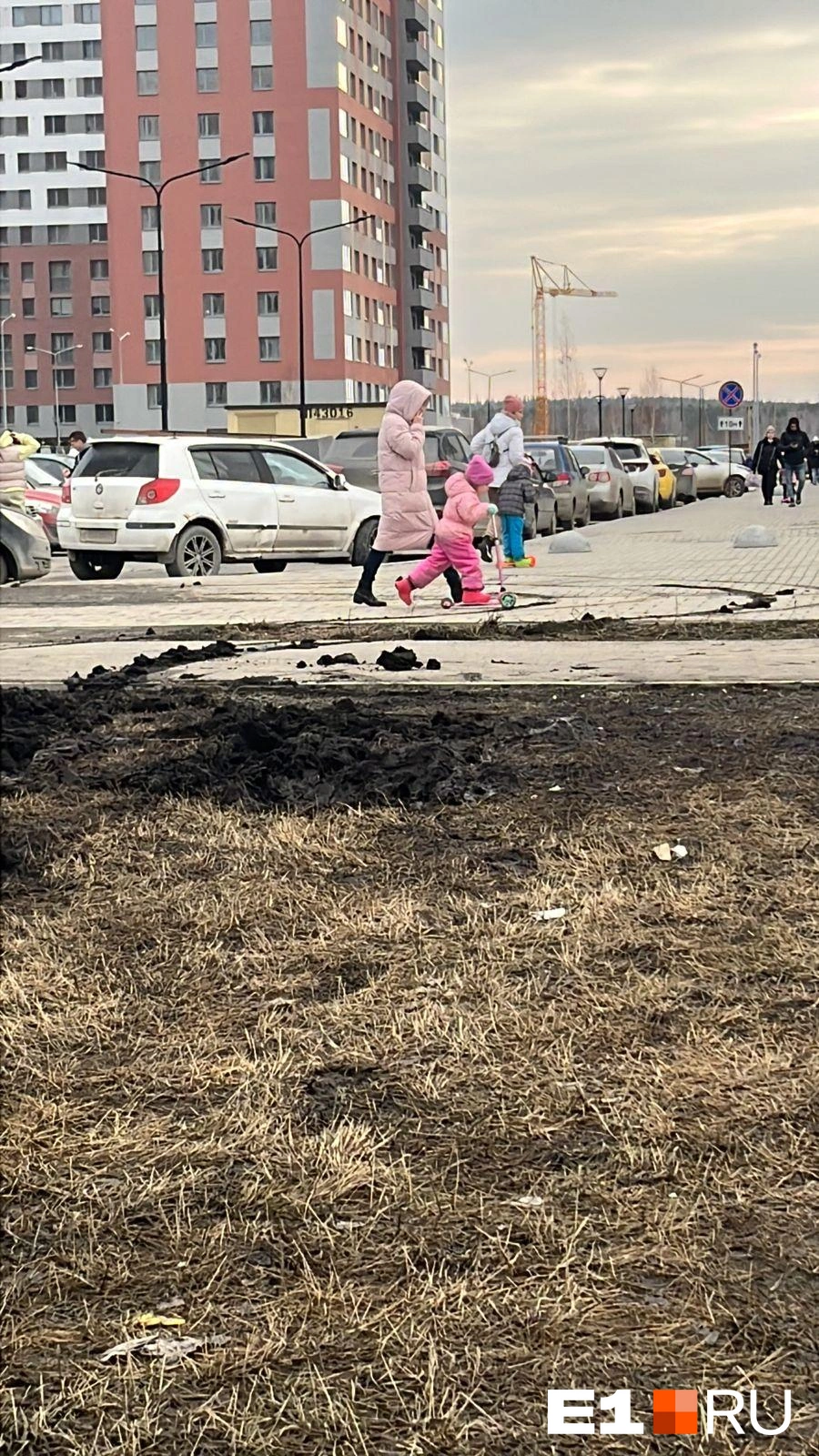 А после остается еще больше грязи... | Источник: читатель E1.RU