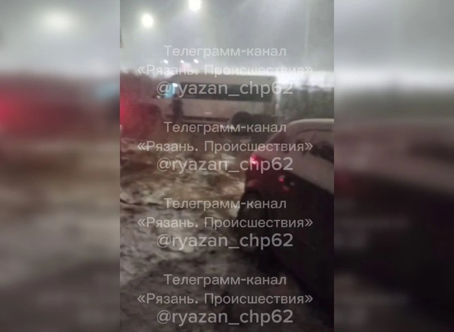 На Ряжском шоссе маршрутка с пассажирами вылетела в кювет | ya62.ru