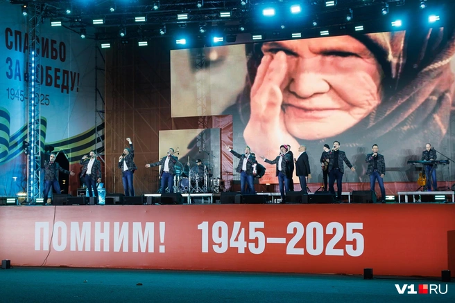 Важно помнить те страшные года. Чтобы не плакали матери… | Источник: Алексей Волхонский / V1.RU