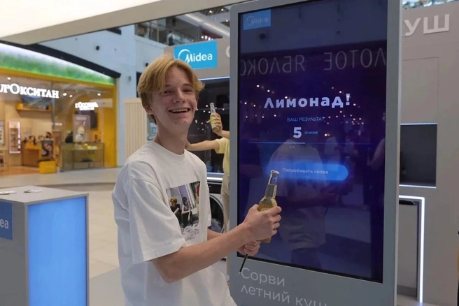 Любой посетитель сможет принять участие в игре на специальном экране и гарантированно получить подарок | Источник: Midea 