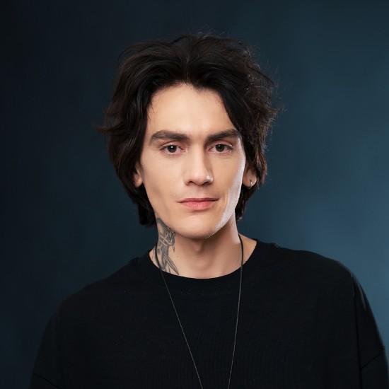 Молоденький ведьмак из «Битвы экстрасенсов» привлек 65-летнюю Сотникову: «Я свободная женщина, вы — свободный мужчина»