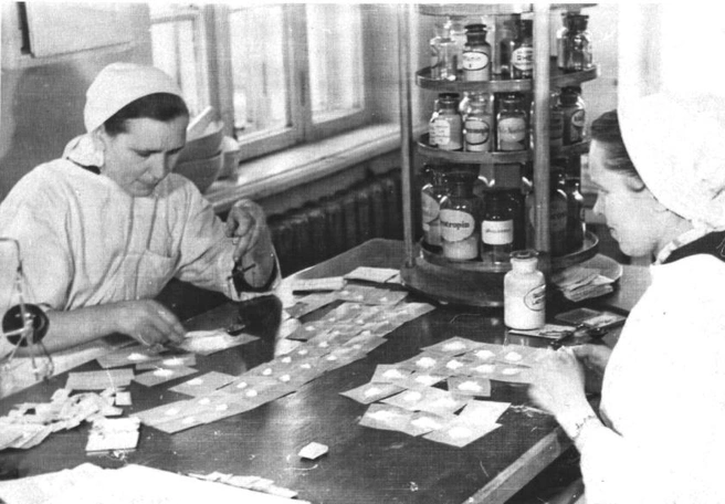 Лекарства производили в порошках и таблетках | Источник: Областной аптечный склад