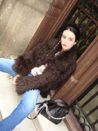 Мир моды больше не будет прежним: почему зумеры выбирают бренды по смыслу, а не по яркости Мир моды больше не будет прежним: почему зумеры выбирают бренды по смыслу, а не по яркости