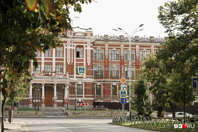 Здание находится на улице Красина, 4 | Источник: Дарья Паращенко / 93.RU