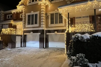 Трехуровневый таунхаус продают в Новой Разводной с участком