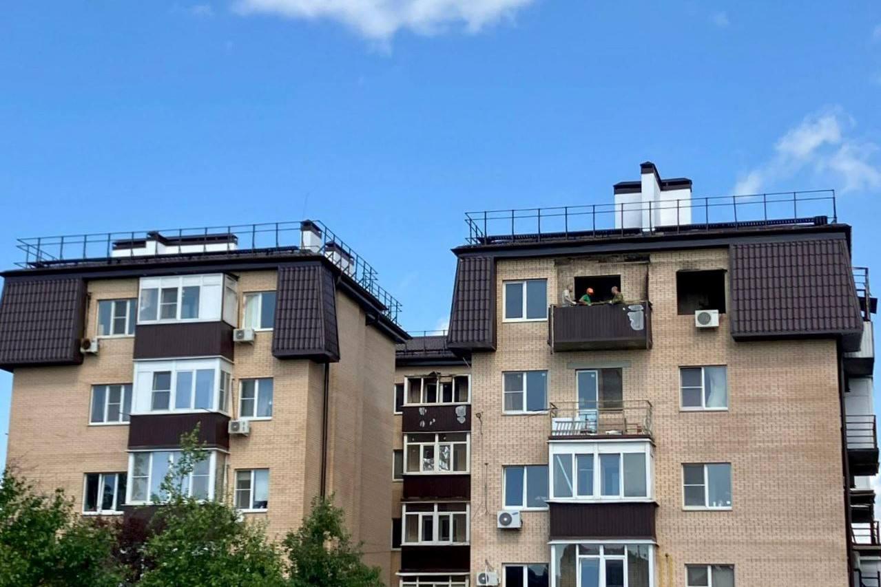 «Всё хорошо, конечно, но…»: в сгоревшей пятиэтажке Батайска отремонтировали крышу и попытались пустить газ