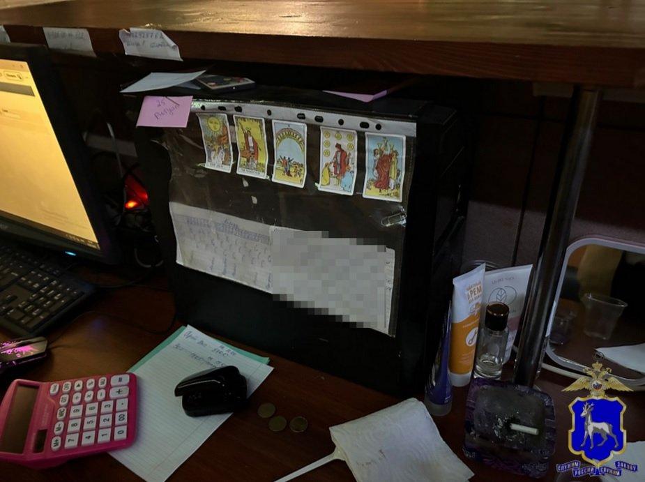 «Карты, деньги, два стола». В Тольятти «накрыли» подпольный игорный дом