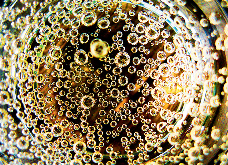 Пузырьковый эффект: почему шампанское оказывает на нас такое воздействие