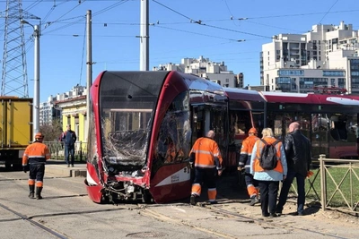 «Богатырь» врезался в «Витязь» на Петергофском шоссе