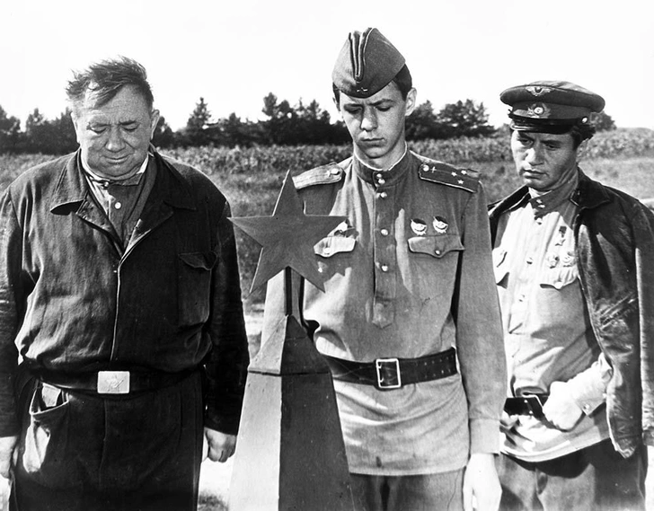 Пробирают до слез: 25 лучших фильмов и сериалов о войне, которые советуют зрители, а не критики | Источник: Кадр из фильма «В бой идут одни „старики“» (1973)