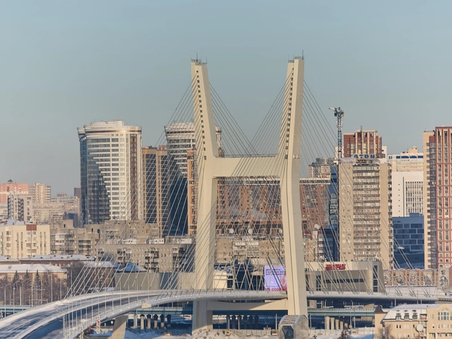 Андрей Травников уверен, что транспортное сообщение по мосту будет запущено в скором времени. | Источник: Александр Ощепков / NGS.RU