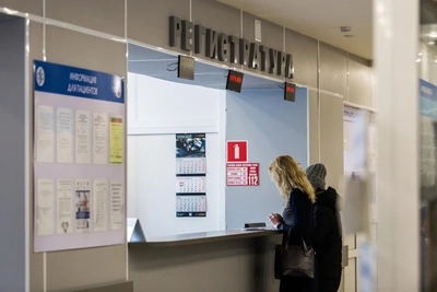 Врачи в ХМАО замерзают в новой поликлинике