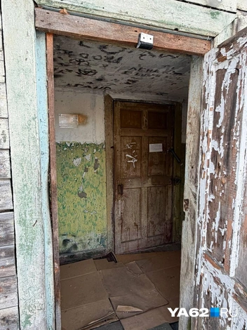 Так выглядит подъезд многоквартирного жилого дома | Источник: Дарья Ходосевич / YA62.RU