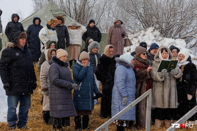 Люди внимательно слушали и наблюдали за происходящим | Источник: Ирина Шарова / 72.RU