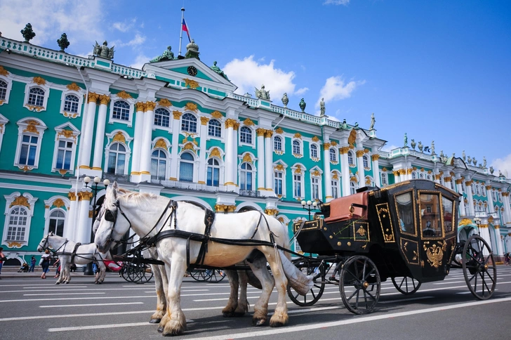 Бесплатные экскурсии на карете по центру города в Санкт-Петербурге | Источник: Shutterstock/Fotodom.ru
