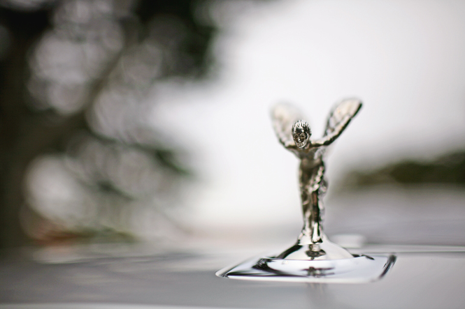 Spirit of Ecstasy: легенда о «Летящей Леди» Rolls-Royce