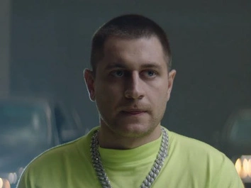DAVA и рэпер Серега презентовали клип «Черный бумер»