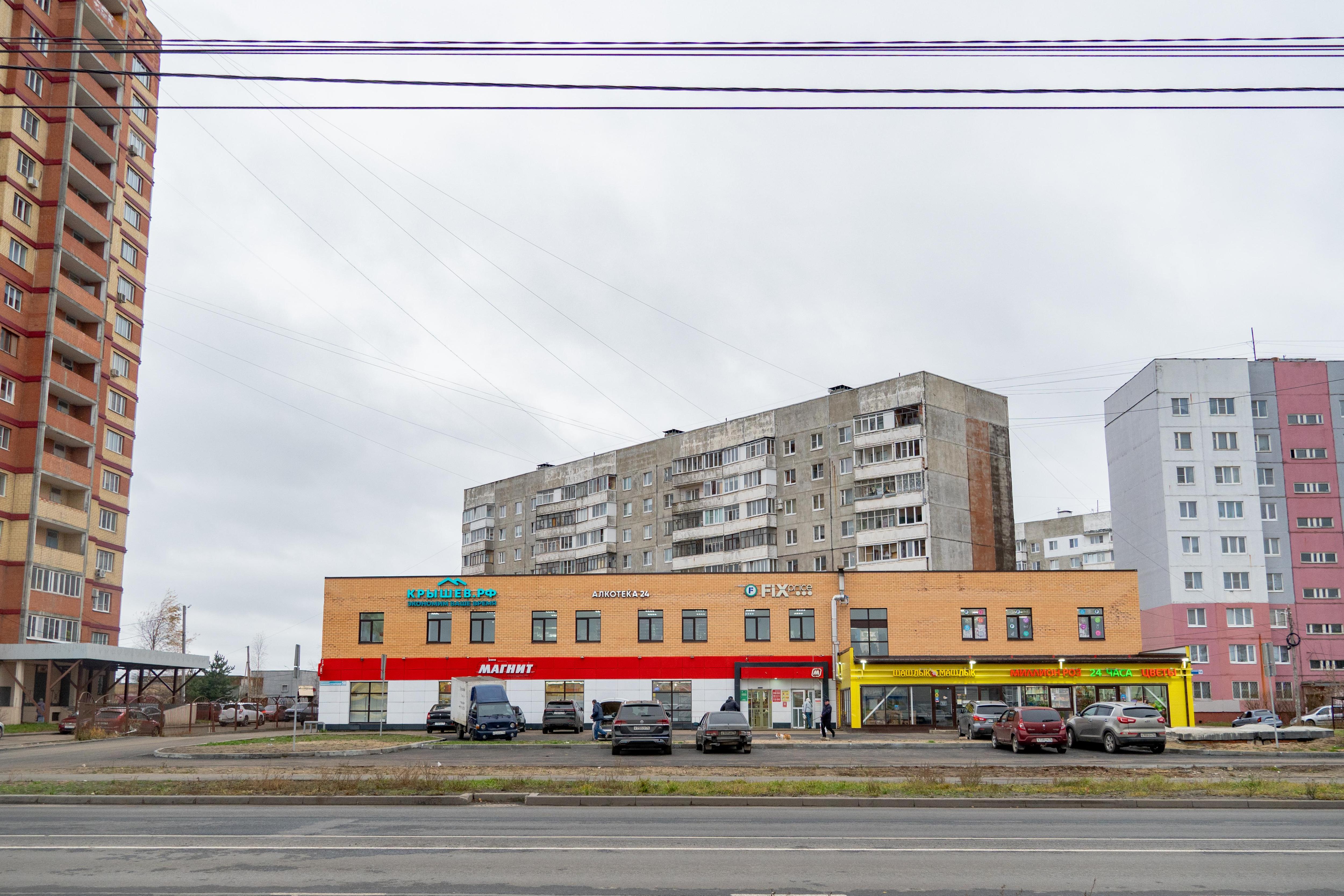 Под окнами домов были полянки и тропы, а сейчас торговые центры | Источник: Кирилл Поверинов / 76.RU