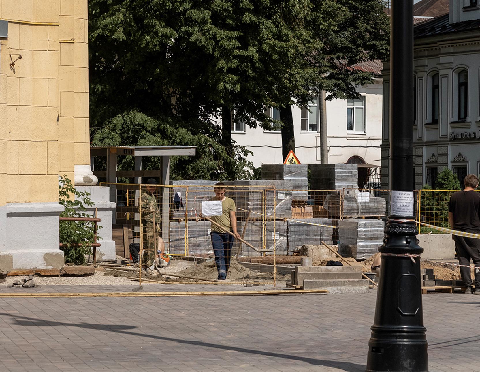 За прошедшие 29 лет вид улицы Кедрова сильно изменился, кроме того, сейчас тут ведутся работы по благоустройству | Источник: Александр Куренной / 76.RU