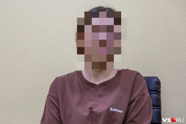 Девочка до сих пор переживает и не может справиться с волнением, когда вспоминает о драке | Источник: Конастантин Завриков / V1.RU