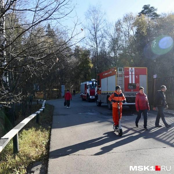 Пожар в усадьбе не потушили до сих пор | Источник: Дарья Шутова / MSK1.RU
