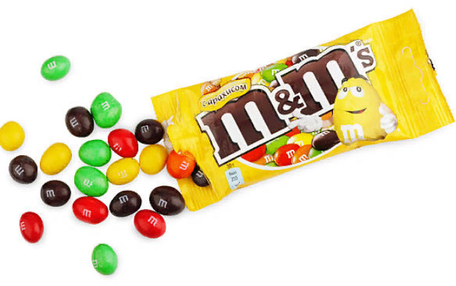 Рэпер ST трубет именно желтый M&M's