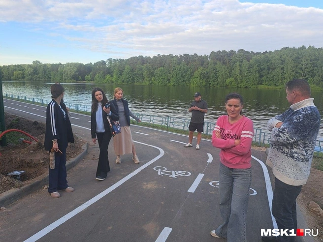 Поворот на велодорожке теперь составляет почти 90 градусов | Источник: Арина Майорова / MSK1.RU
