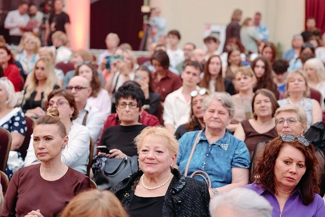 Сочинцы и гости города смогут увидеть более 90 картин, в том числе 45 премьер — многие из них покажут впервые в России | Источник: sochi.ru