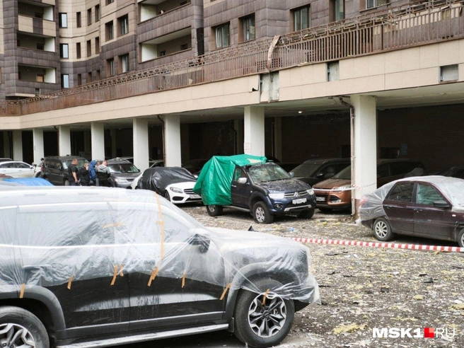 На парковке повреждены машины | Источник: Михаил Мечев / MSK1.RU