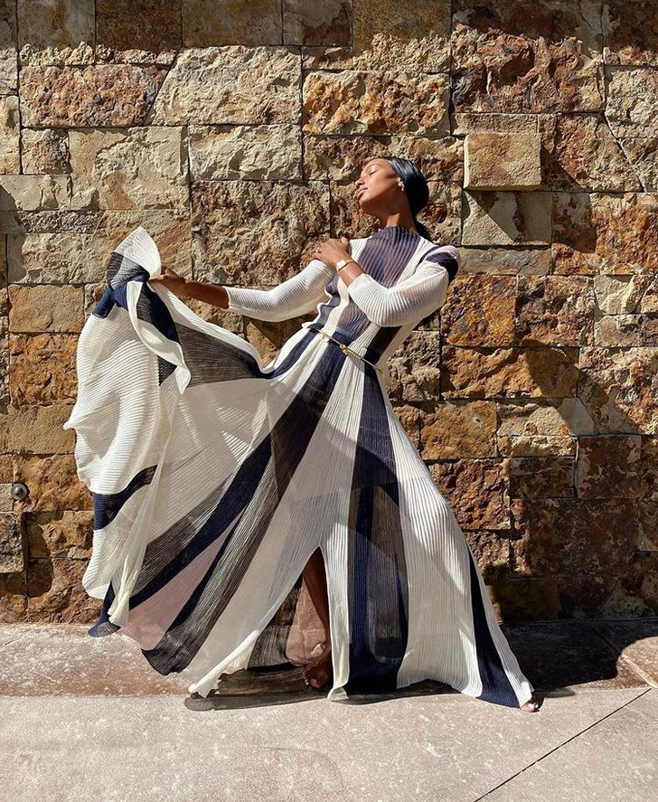 Фото №1 - Жасмин Тукс в фантастическом гофрированном платье и с огромным бриллиантом