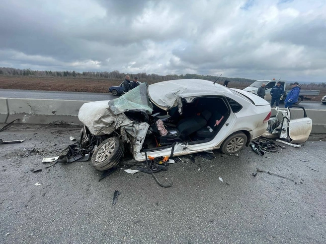 В результате аварии легковушка серьезно пострадала, поэтому потребовалась деблокировка тела погибшей | Источник: пресс-служба Госавтоинспекции Удмуртии