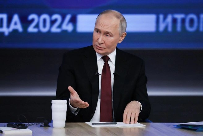 «Хватает». Путин спросил работницу завода во Всеволожске о зарплате | Источник: Артём Устюжанин / MSK1.RU