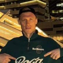 Павел Погребняк и 18-летняя студентка, с которой ему приписывали роман, отдыхают в Саудовской Аравии — фото