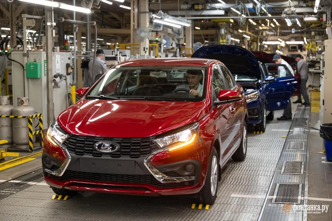 АВТОВАЗ анонсировал очередной рост цен на Lada — при этом ожидается падение продаж | Источник: Андрей Бок / Фонтанка