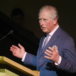 Неожиданная причина, почему принц Чарльз призывает британцев заниматься йогой