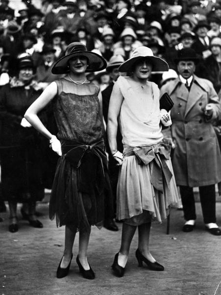 Платья с гигантскими бынтами, 1928 год.