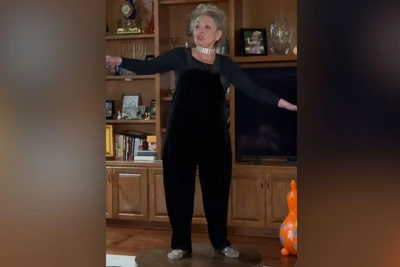 Розанна Барр почти неузнаваема в диком видео с танцем на столе