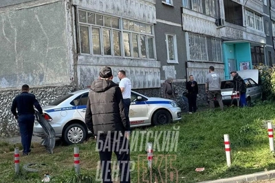В ВАЗ-21099, влетевшем в дом, были несовершеннолетние