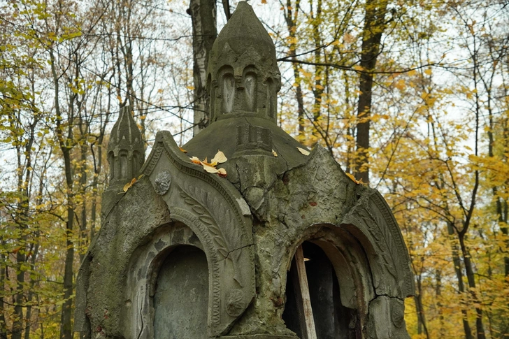 Загадочные склепы, ангелы и плакальщицы: 3 самых красивых кладбища Москвы